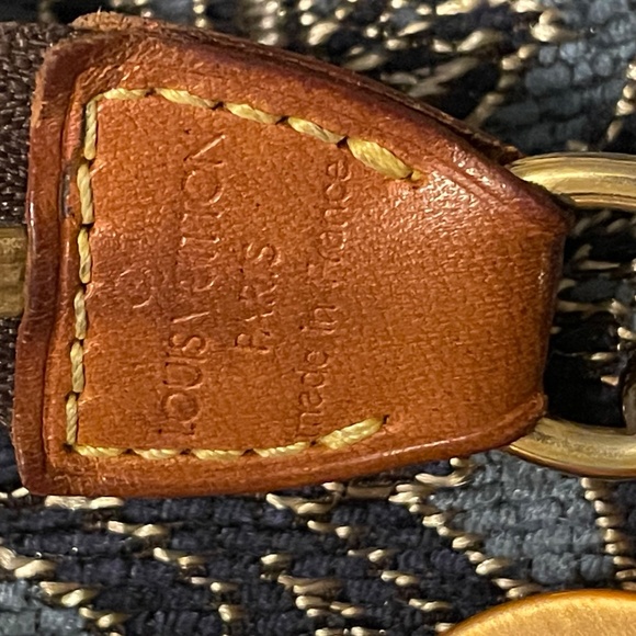 AUTHENTIC Louis Vuitton Monogram POCHETTE Bag - Picture 5 of 16